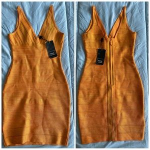 HERVELEGER - orange knit
dress rayon
Size - Small